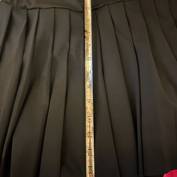 Stylish Black and Pink Pleated Mini Skirt Set - Picture 5 of 5